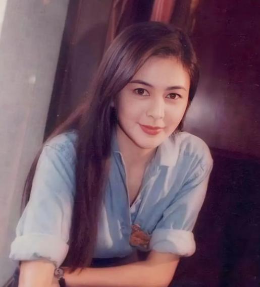 西安网红撞脸关之琳视频,视频走红网络