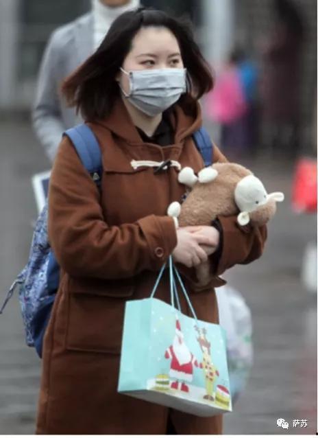 戴头套吃瓜的网红,网红新潮流